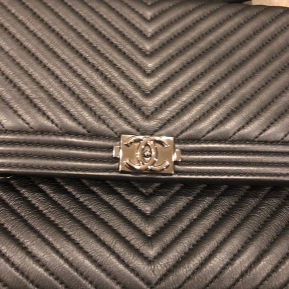 ▪️SOLD▪️CHANEL Foldover Clutch - Picture 5 of 8